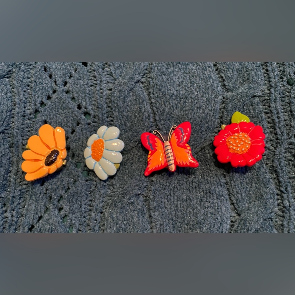 VTG Flowers & Butterfly
Button Covers Set of 4
NEW